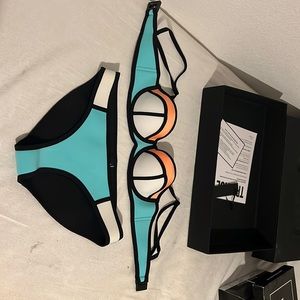 Triangl bikini. Size small.